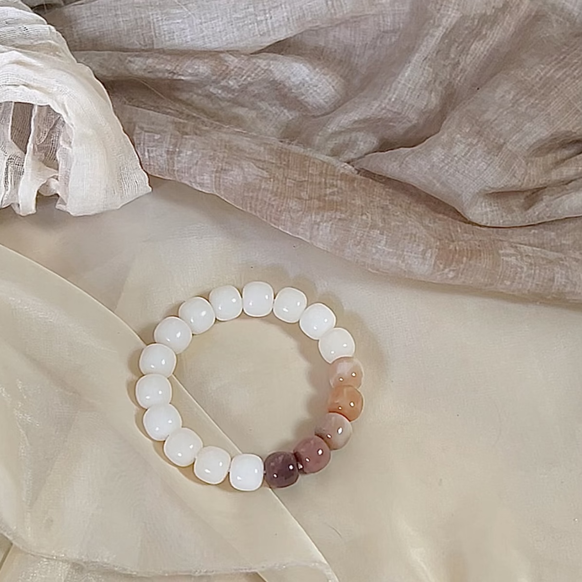 Decorative Bodhi beads bracelet white